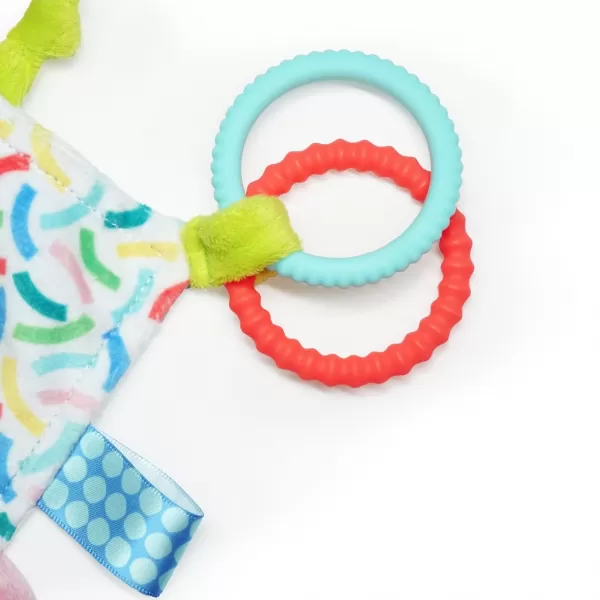 BRIGHT STARTS Dečka maznacia na C kroužku Fuzzy Feel ™ 0m +