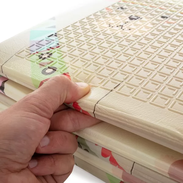 PETITE&MARS Podložka na hraní skládací Campy Elephant&City