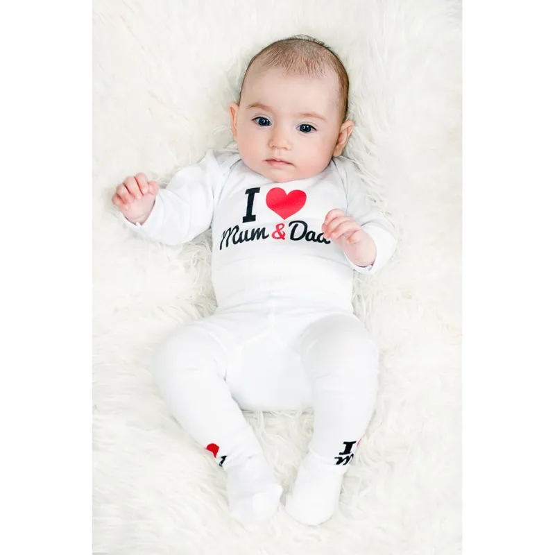 New Baby Body s potiskem I Love Mum and Dad - dárkové balení