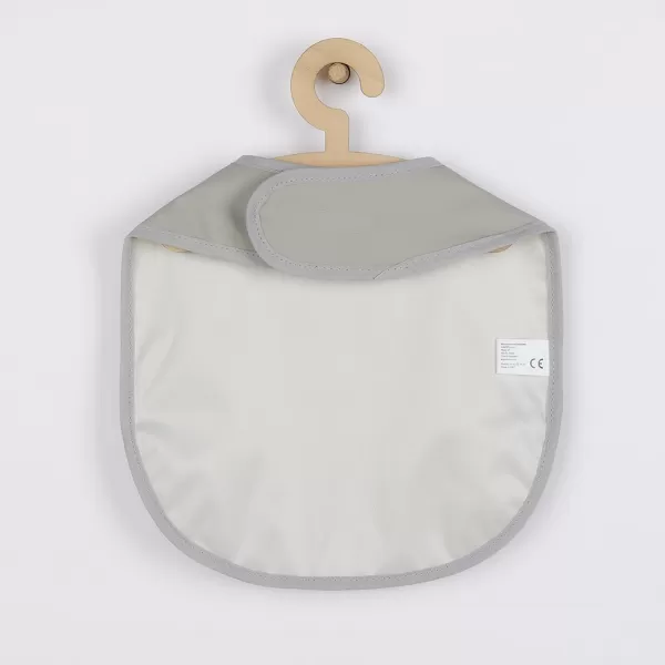 New Baby Omyvatelný bryndák 34x45 cm