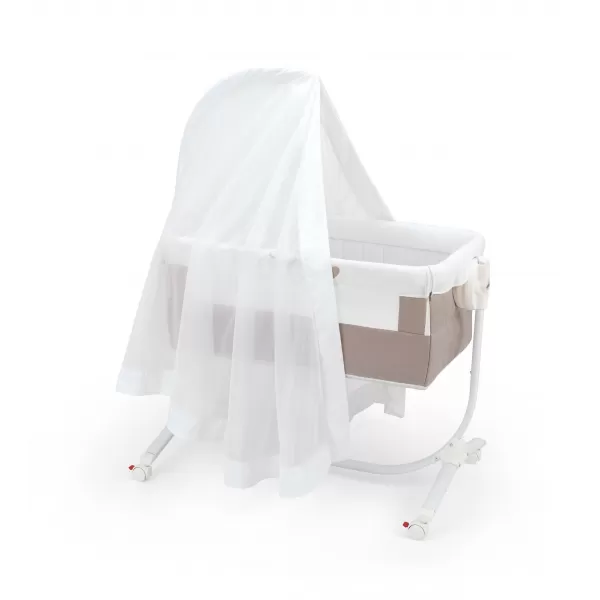 Cam Nebesa k postýlce Cullami