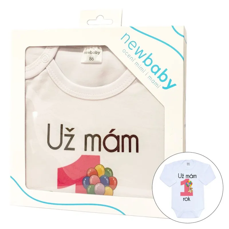 New Baby Body s potiskem Už mám 1 rok růžové - dárkové balení