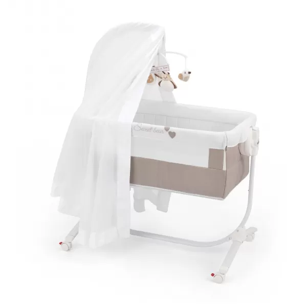 Cam Nebesa k postýlce Cullami