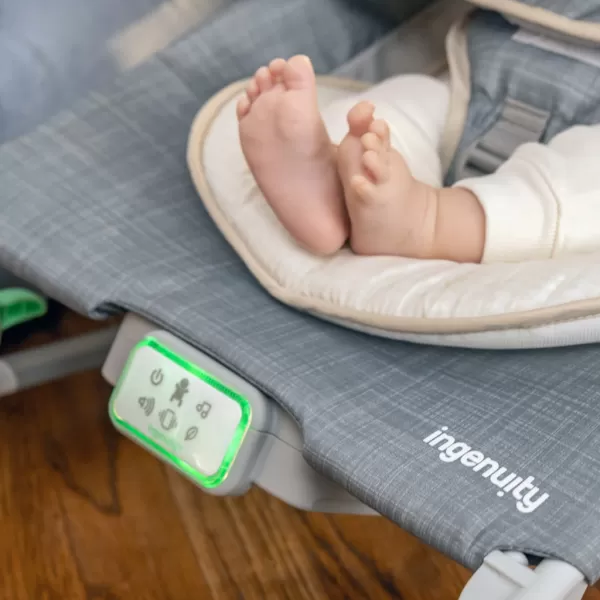 INGENUITY Lehátko masážní vibrující s melodií Happy Belly™ Rock-to-Bounce - 0m+ do 9kg