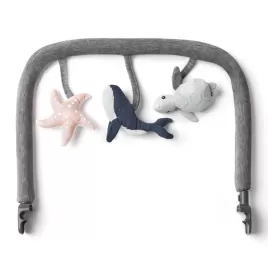 ERGOBABY EVOLVE hračka na lehátko - Ocean wonders - Charchoal grey