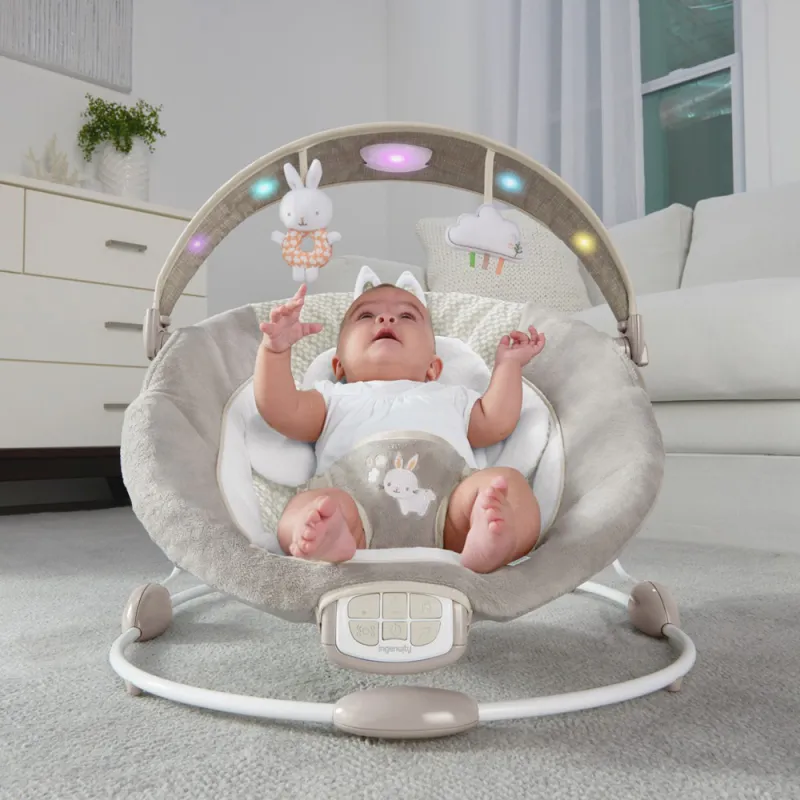 INGENUITY Lehátko vibrující s melodií a světlem Twinkle Tails™ 0m+ do 9 kg