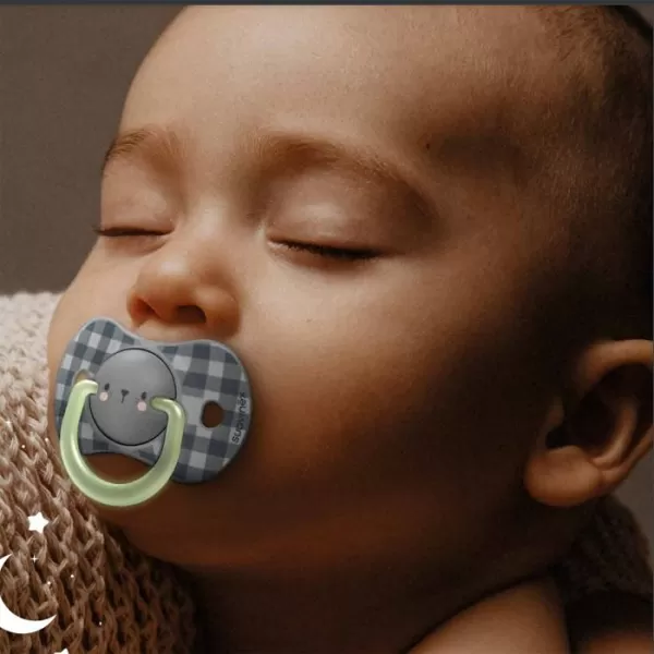 SUAVINEX Šidítko DEN&NOC fyziologické silikon 0-6 m - 2 ks