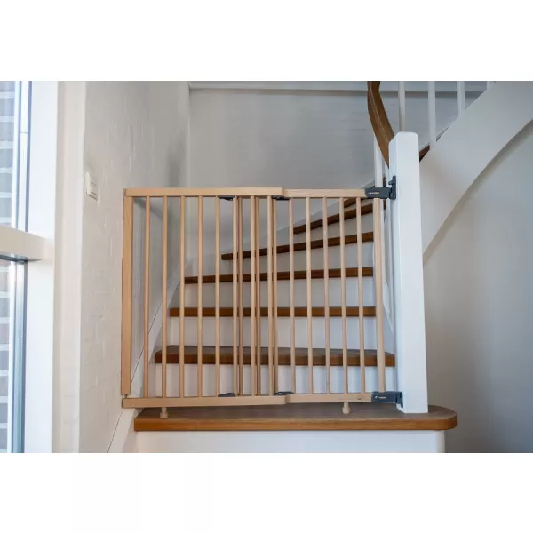 Baby Dan Vysoká schodišťová zábrana Mona, dřevěná, 65-110 cm