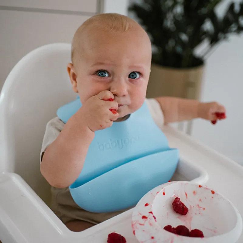 BABYONO Bryndák měkký plastový s kapsou bez BPA 6m+