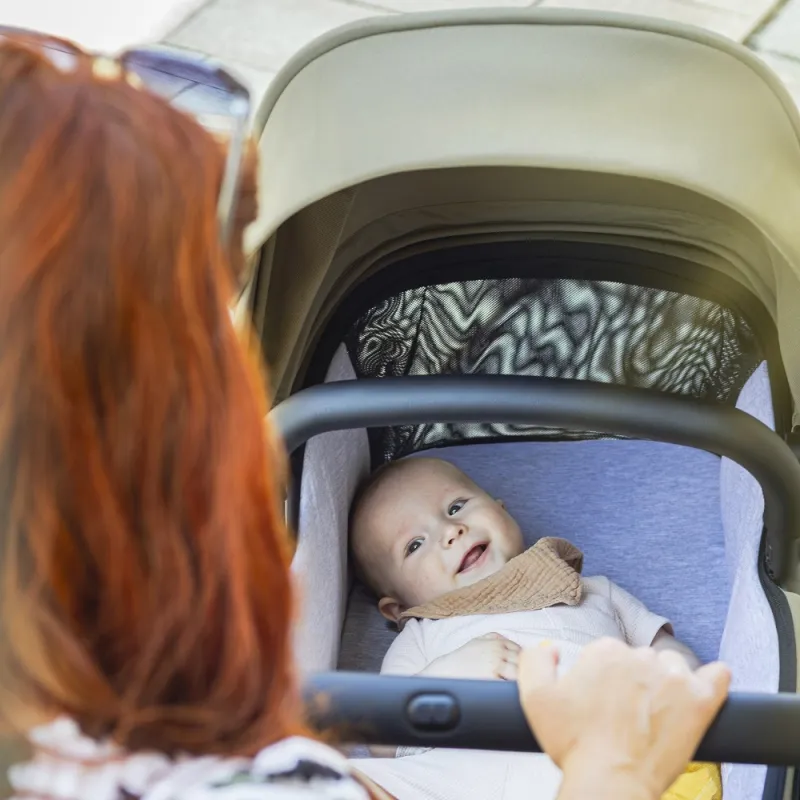 PETITE&MARS Kočárek kombinovaný ICON 2v1 LITE RWS + CYBEX Aton B2 i-Size + základna