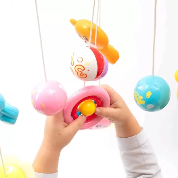 Baby Mix Kolotoč nad postýlku se světelným projektorem šedý