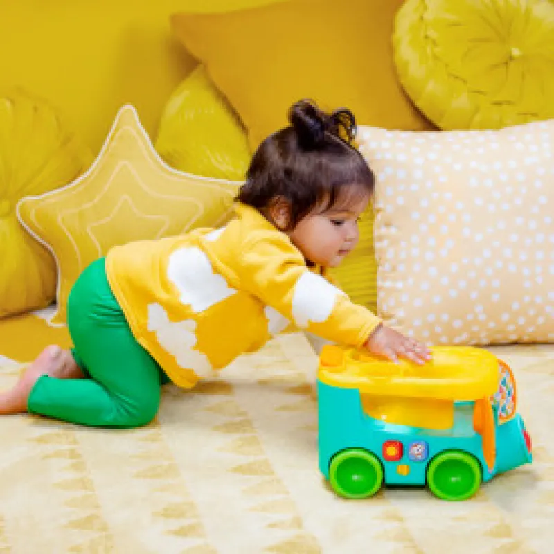 BRIGHT STARTS Autíčko vkládací s míčky Pop & Roll Safari Bus™ 6m+