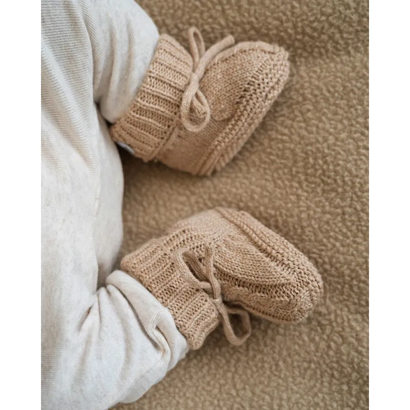 LODGER Capáčky Knit Cable Fudge vel. 0 - 6 měsíců