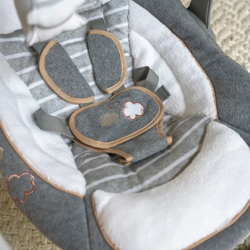 INGENUITY Houpačka konvertibilní cestovní s melodií Bella Teddy™ 0m+ do 9kg
