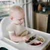 BABYONO Talíř silikonový s přísavkou - beige 6m+