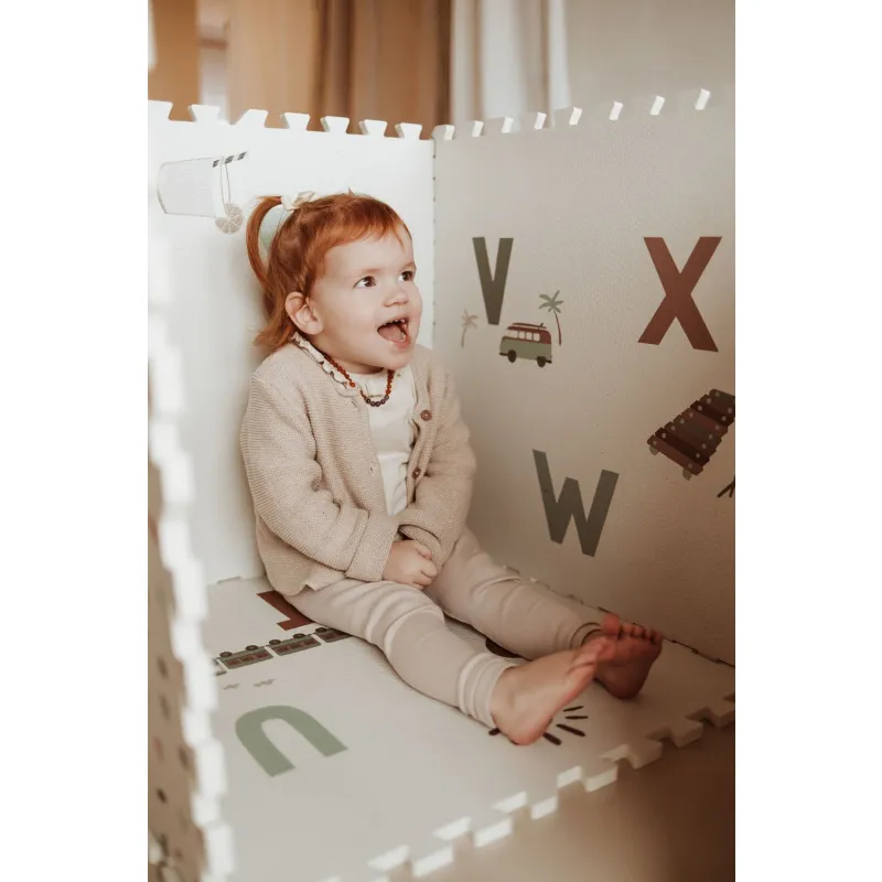 PLAY AND GO Tiloo EEVAA Podložka na hraní a domeček Alphabet