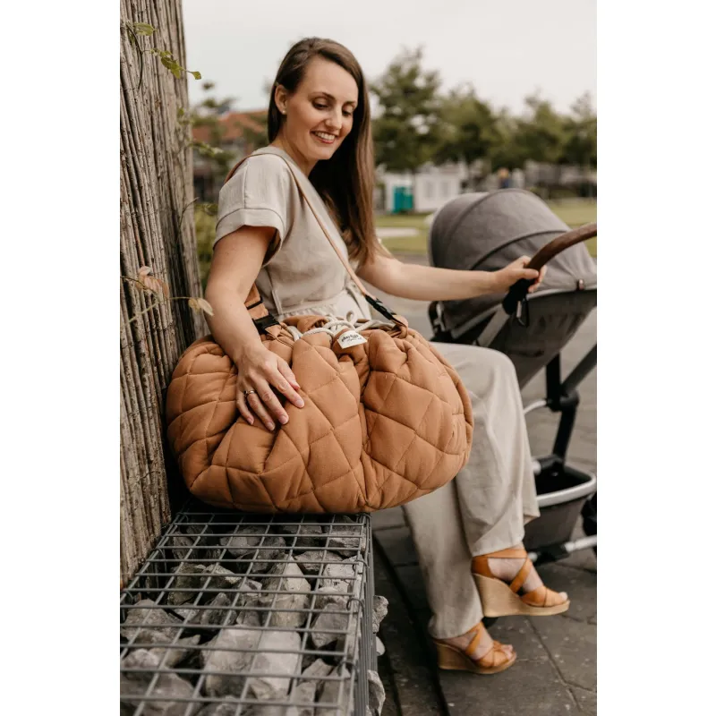 PLAY AND GO Noomad soft Hrací deka a Vak na hračky Organic Tawny Brown