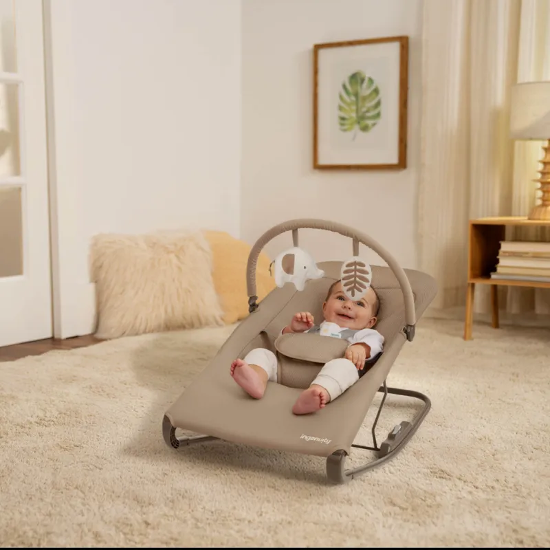 INGENUITY Lehátko houpací s vibrací, připravené na cesty Nestlé™, 0m+