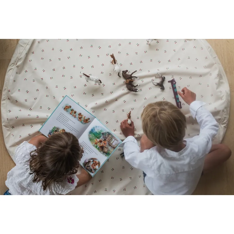PLAY AND GO Noomad original Hrací deka a Vak na hračky Cherry Cherry