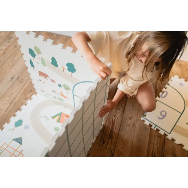 PLAY AND GO Tiloo EEVAA Podložka na hraní a domeček Hopscotch