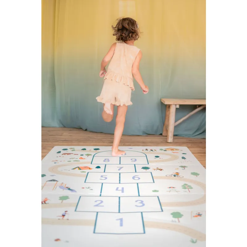 PLAY AND GO Tiloo EEVAA Podložka na hraní a domeček Hopscotch