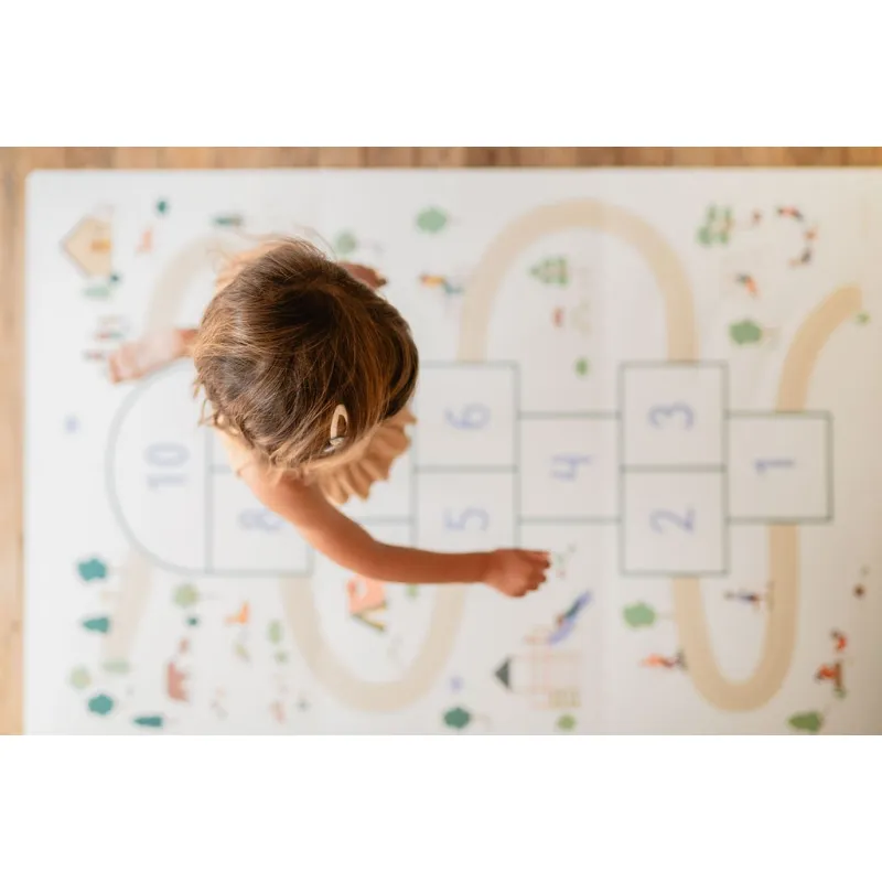 PLAY AND GO Tiloo EEVAA Podložka na hraní a domeček Hopscotch