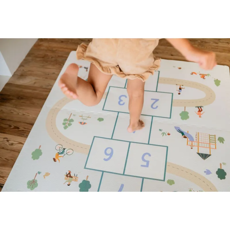 PLAY AND GO Tiloo EEVAA Podložka na hraní a domeček Hopscotch