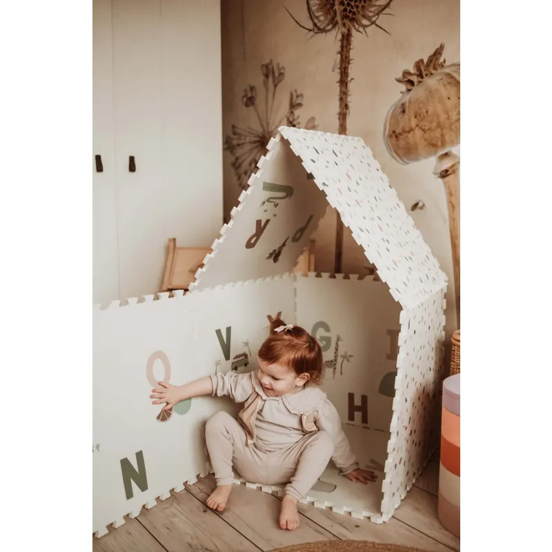 PLAY AND GO Tiloo EEVAA Podložka na hraní a domeček Alphabet