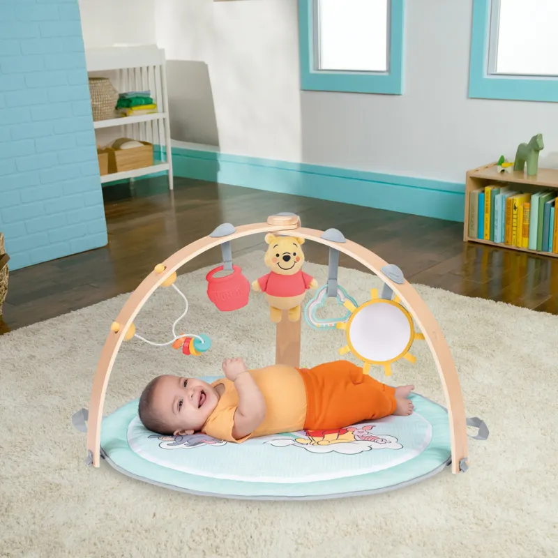 DISNEY BABY Deka na hraní pro rozvoj motoriky a smyslů, oboustranná Winnie the Pooh™ Hunny Hangout™,