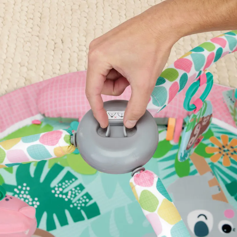 BRIGHT STARTS Deka na hraní pro rozvoj motoriky a smyslů POP 'N Wiggle Rosy Rainforest™, 0m+
